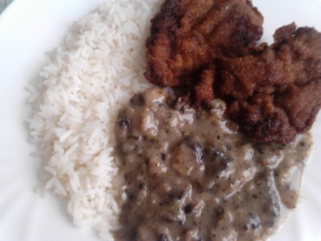 Fűszeres rántott máj gombás mártással