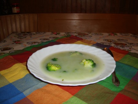 Brokkolikrémleves